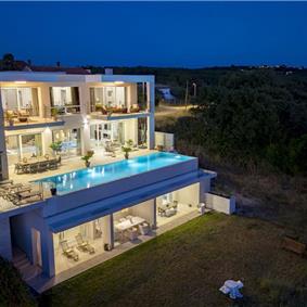 Luxury 4-Bedroom Villa with generous sized Infinity Pool near Buje, Istria. Sleeps 8